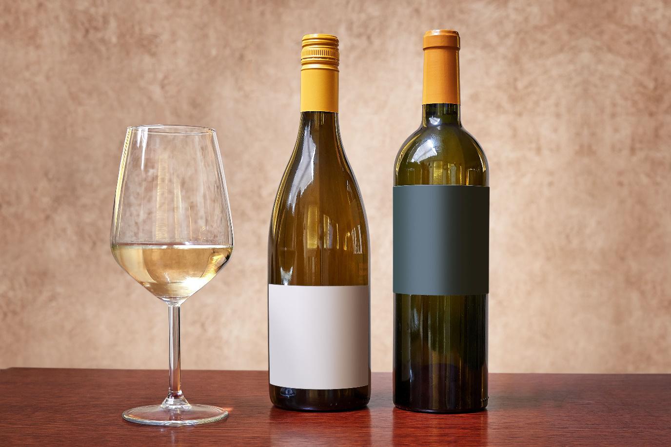 Oryginalny sposób na elegancką reklamę Twojego biznesu – szykowne butelki z nadrukiem