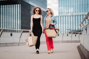 Torebki koszyki – stylowy dodatek na każdą okazję